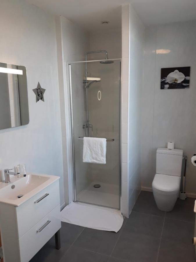 Sainte-Gauburge-Sainte-Colombe Hotel De La Gare מראה חיצוני תמונה