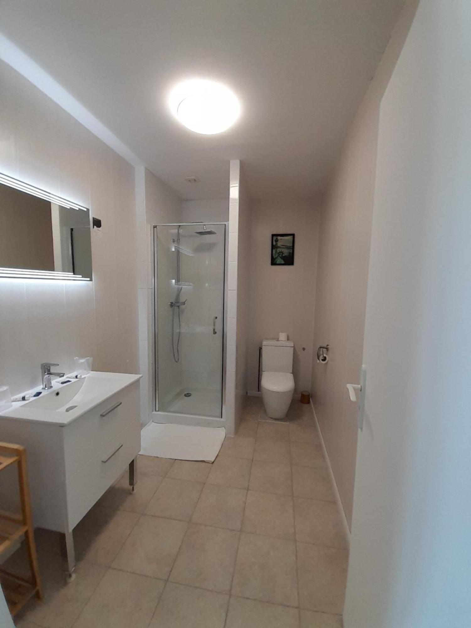 Sainte-Gauburge-Sainte-Colombe Hotel De La Gare מראה חיצוני תמונה