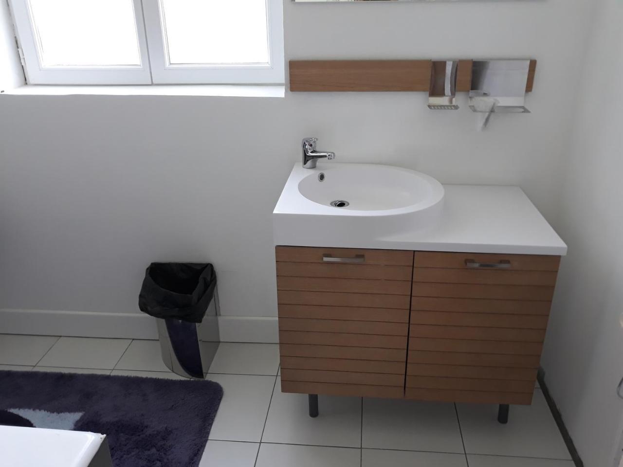 Sainte-Gauburge-Sainte-Colombe Hotel De La Gare מראה חיצוני תמונה