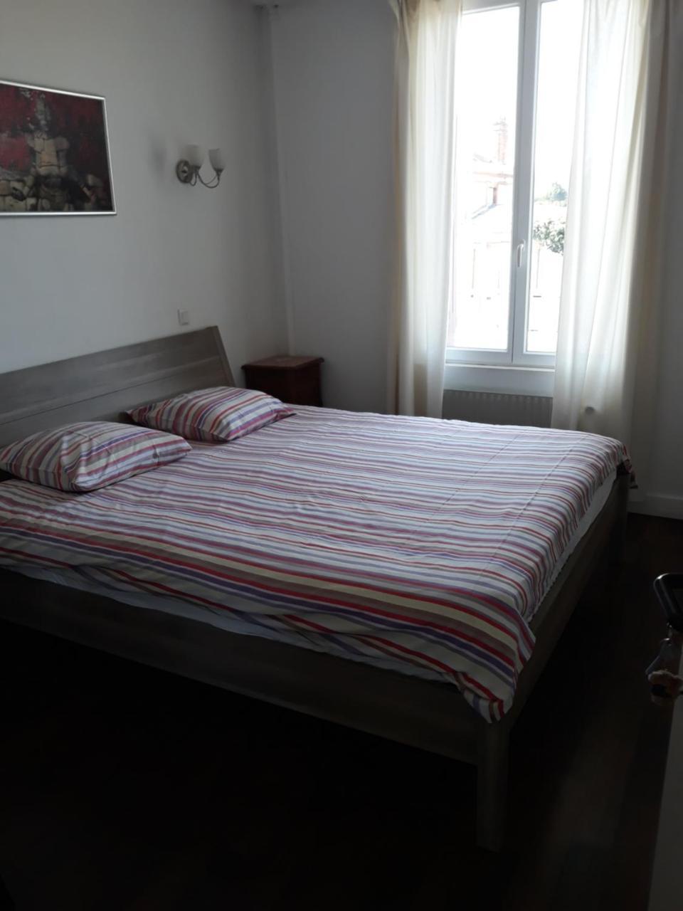 Sainte-Gauburge-Sainte-Colombe Hotel De La Gare מראה חיצוני תמונה
