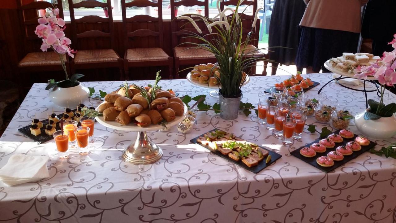 Sainte-Gauburge-Sainte-Colombe Hotel De La Gare מראה חיצוני תמונה